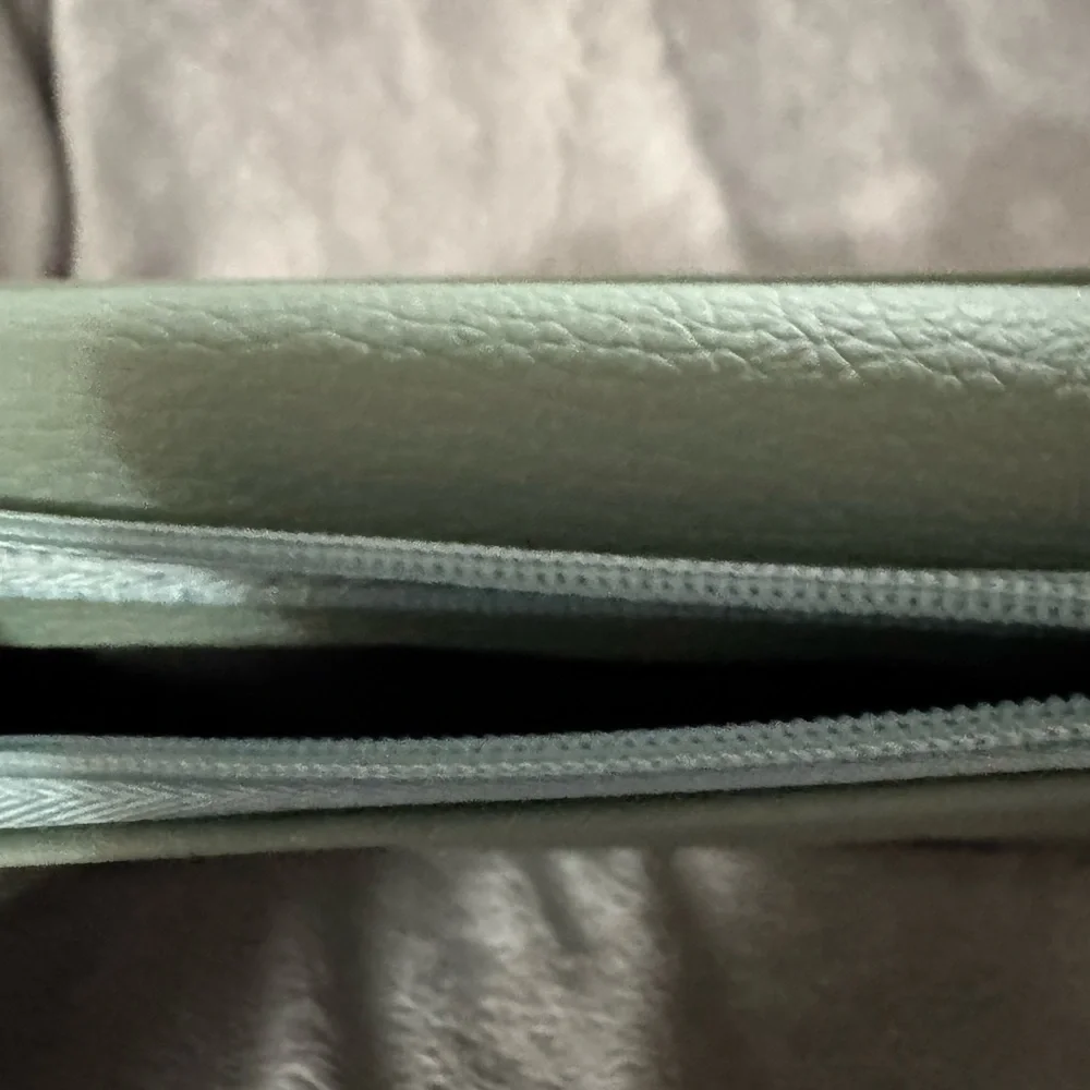 Cobak Sage Green Compact Leather Organizer With Pockets And Zip Money Pocket - Picture 4 of 8
